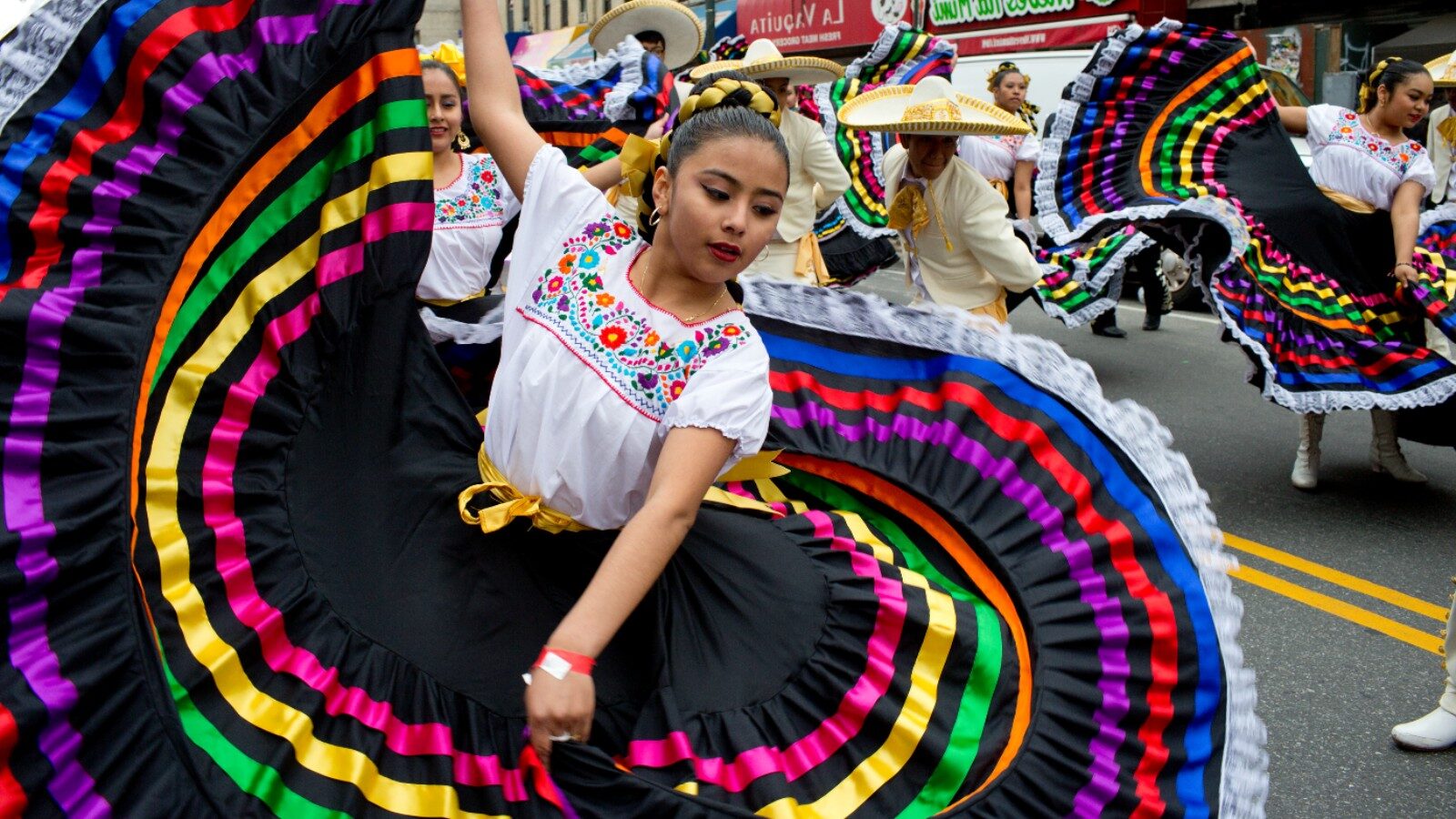 women dancing at Cinco de Mayo festival
